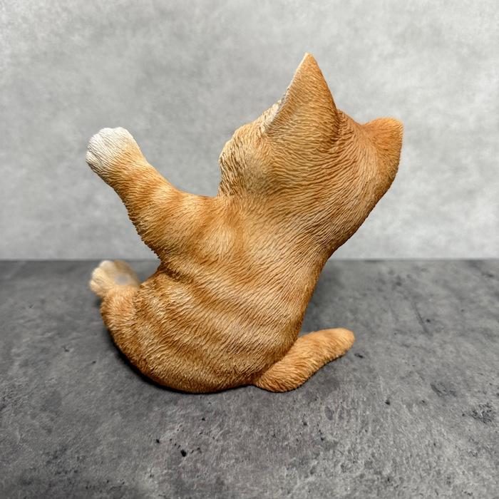 スマホスタンド お座り茶トラ猫 卓上 おもしろ 動物 ネコ 置物