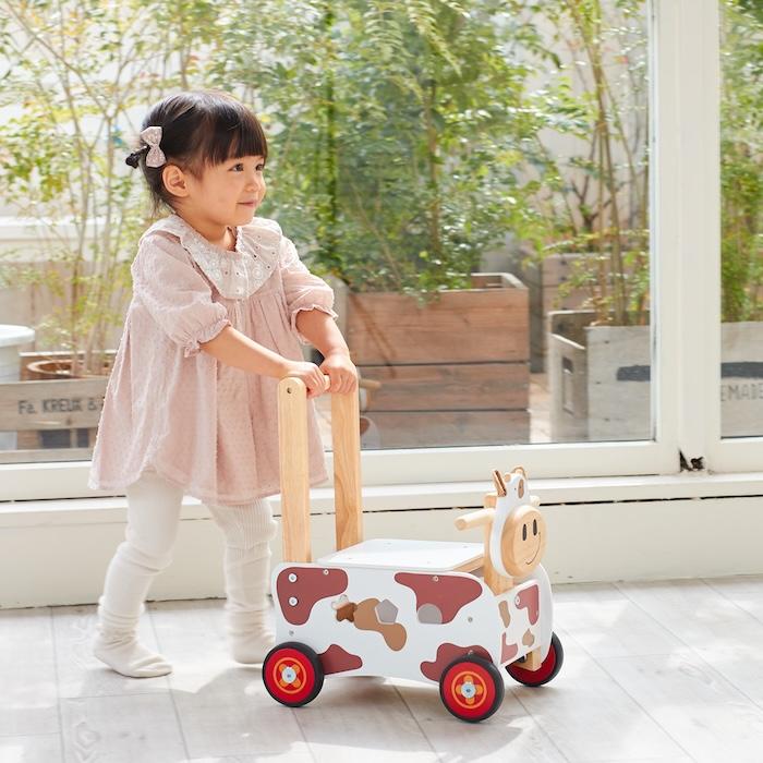 知育玩具 ウォーカー&ライド カウ 木製 おもちゃ 1歳 誕生日プレゼント 出産祝い 手押し車 乗用 型はめ 男の子 女の子 アイムトイ |  | 01