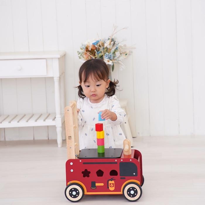People　暮らしの知育　乗りもの編　電車　改札　キッズベビー玩具　未開封品 知育玩具 ウォーカー&ライド 消防車 木製 おもちゃ 1歳 誕生日
