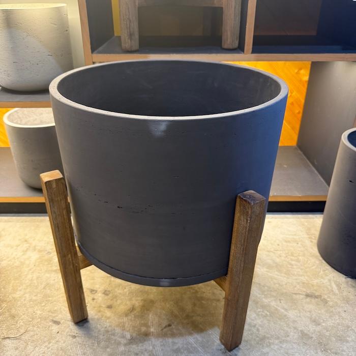 鉢カバー おしゃれ 大型 カッセル ロー アカシアスタンド付 15号 11号 ファイバーセメント 室内 北欧 観葉植物 インテリア 丸型 KONTONの画像