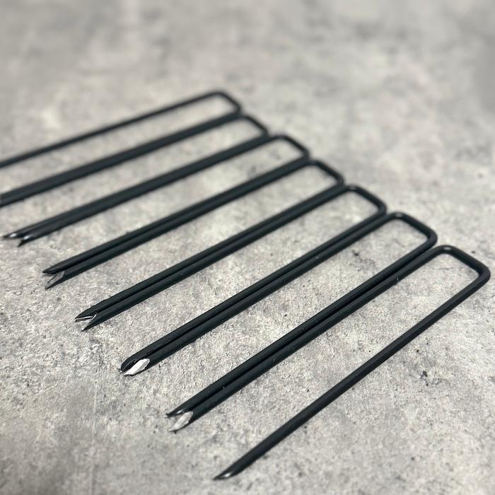 リアリーターフ専用固定ピン 200本 コ字型 150mm φ4mm 黒 人工芝 押さえピン 雑草対策 グリーンフィールド DIY 補修 防草シート U字ピン |  | 01