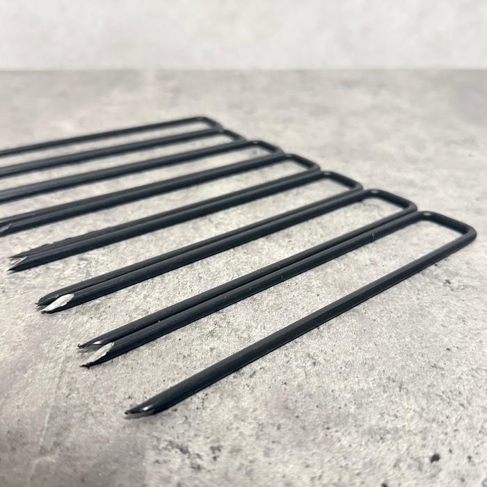 リアリーターフ専用固定ピン 200本 コ字型 150mm φ4mm 黒 人工芝 押さえピン 雑草対策 グリーンフィールド DIY 補修 防草シート U字ピン |  | 02
