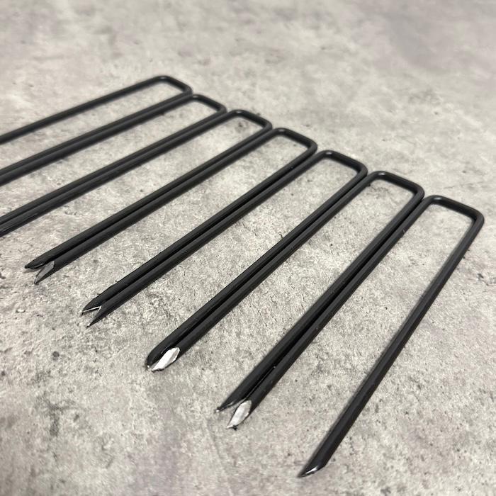 リアリーターフ専用固定ピン 200本 コ字型 150mm φ4mm 黒 人工芝 押さえピン 雑草対策 グリーンフィールド DIY 補修 防草シート U字ピン |  | 03