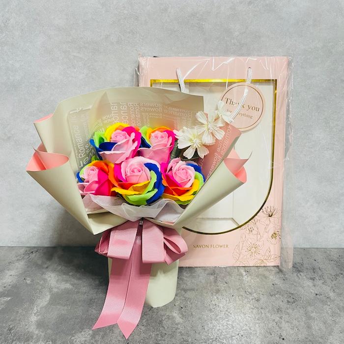 ソープフラワー レインボーローズブーケ 高さ約30cm シャボンフラワー 石鹸素材 プレゼントギフト おしゃれでかわいいお花 母の日 お祝い |  | 10