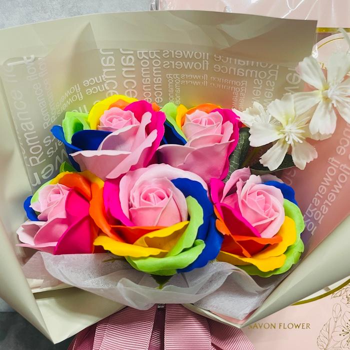 ソープフラワー レインボーローズブーケ 高さ約30cm シャボンフラワー 石鹸素材 プレゼントギフト おしゃれでかわいいお花 母の日 お祝い |  | 04