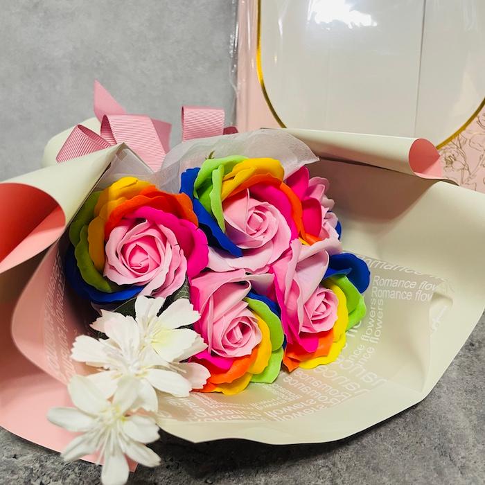 ソープフラワー レインボーローズブーケ 高さ約30cm シャボンフラワー 石鹸素材 プレゼントギフト おしゃれでかわいいお花 母の日 お祝い |  | 07