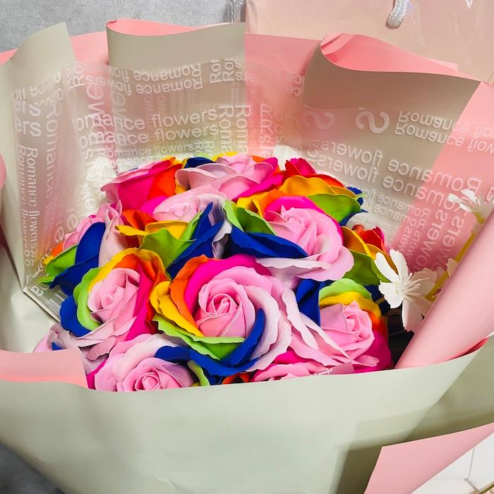 ソープフラワー レインボーローズブーケ 高さ約45cm シャボンフラワー 石鹸素材 プレゼントギフト おしゃれでかわいいお花 母の日 お祝い |  | 04