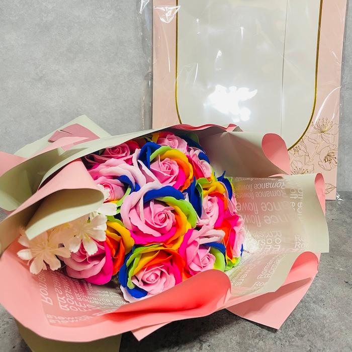 ソープフラワー レインボーローズブーケ 高さ約45cm シャボンフラワー 石鹸素材 プレゼントギフト おしゃれでかわいいお花 母の日 お祝い |  | 06