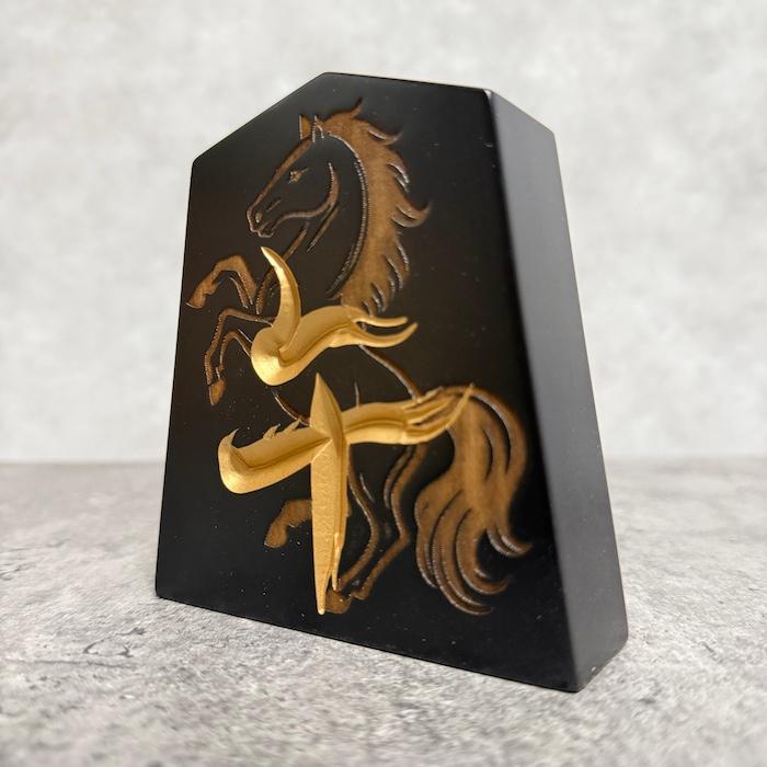 縁起物 置物 木製 飛翔午駒 4寸 高さ約11cm 午年 馬 お祝い 風水 将棋