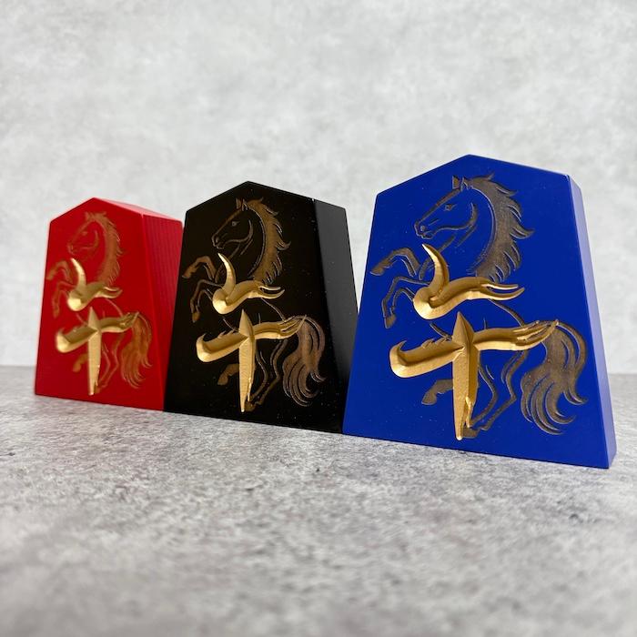 縁起物 置物 木製 飛翔午駒 4寸 高さ約11cm 午年 馬 お祝い 風水 将棋