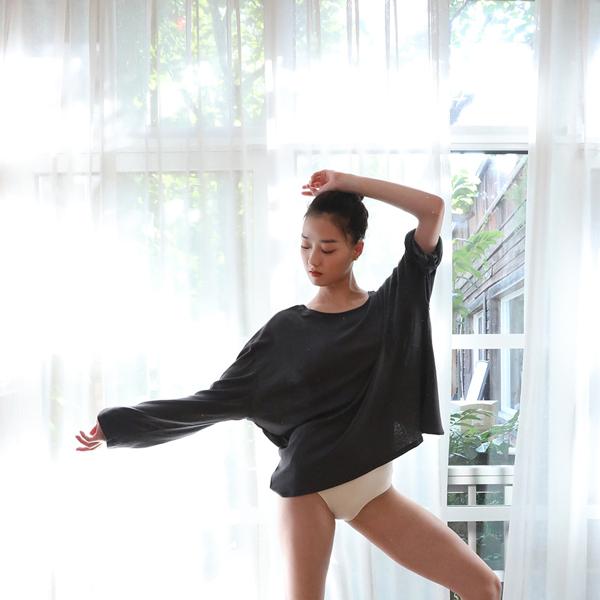 LEVDANCE レヴダンス　トップス　ブラック　Mサイズ トップス 長袖 パリス バックツイストトップ LEVDANCE / レヴダンス