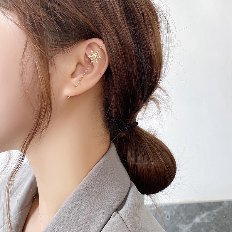 ピアス イヤーラップピアス 耳ラップ ラップクローラー フックピアス 片耳用 レディース 女性 アクセサリー 耳飾り ラインストーン フラワー サーク Acc おとりよせ Com 通販 Yahoo ショッピング