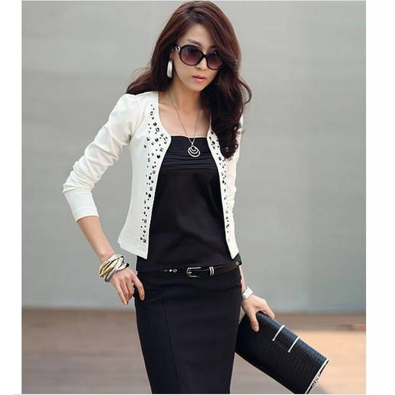 ジャケット レディース アウター 長袖 ショート丈 ノーカラー スタッズ 装飾 スリムライン カジュアル 通勤スタイル かっこいい おしゃれ 秋服 冬 Aut おとりよせ Com 通販 Yahoo ショッピング