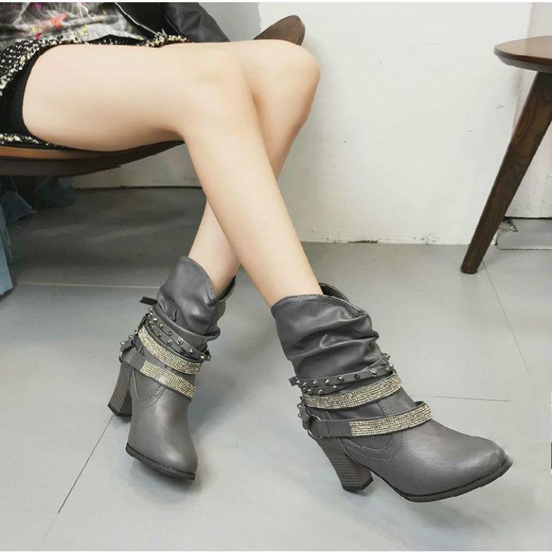 ショートブーツ レディース ミドル丈 ヒール フェイクレザー エンジニアブーツ ベルト スタッズ 靴 黒 茶 おしゃれ 女子力アップ 防寒 あったか Kutu 072 おとりよせ Com 通販 Yahoo ショッピング