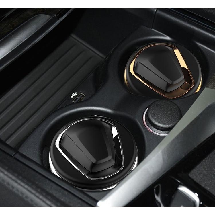 車用灰皿 灰皿 Ledライト付き 卓上 カー用品 車用品 車載用 カーアクセサリー フタ付き ドリンクホルダー対応 シンプル Zak おとりよせ Com 通販 Yahoo ショッピング