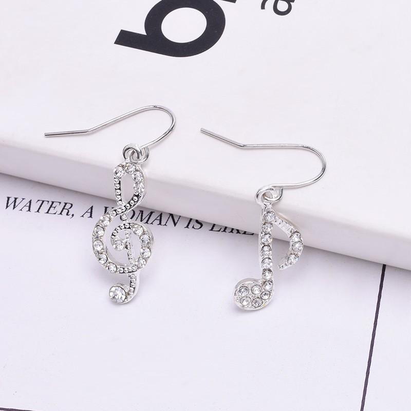 ピアス レディース アクセサリー ラインストーン 音符 ト音記号 かわいい カジュアル 上品 おしゃれ プレゼント Zak おとりよせ Com 通販 Yahoo ショッピング