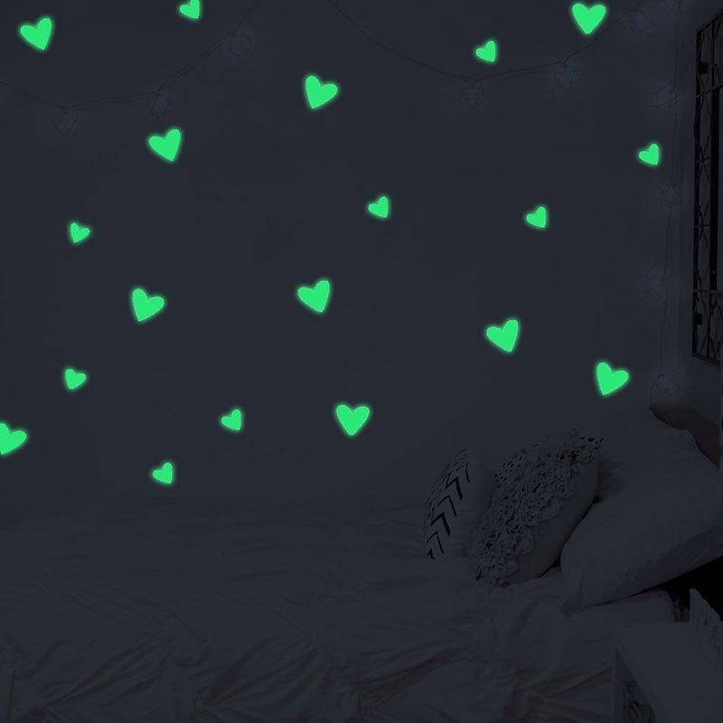 ウォールステッカー 光る 蓄光 暗いところで光る 壁紙シール 壁ステッカー ハート 25パーツ 幻想的 神秘的 ユニーク おしゃれ 壁面装飾 室内装飾 Zak 387 おとりよせ Com 通販 Yahoo ショッピング