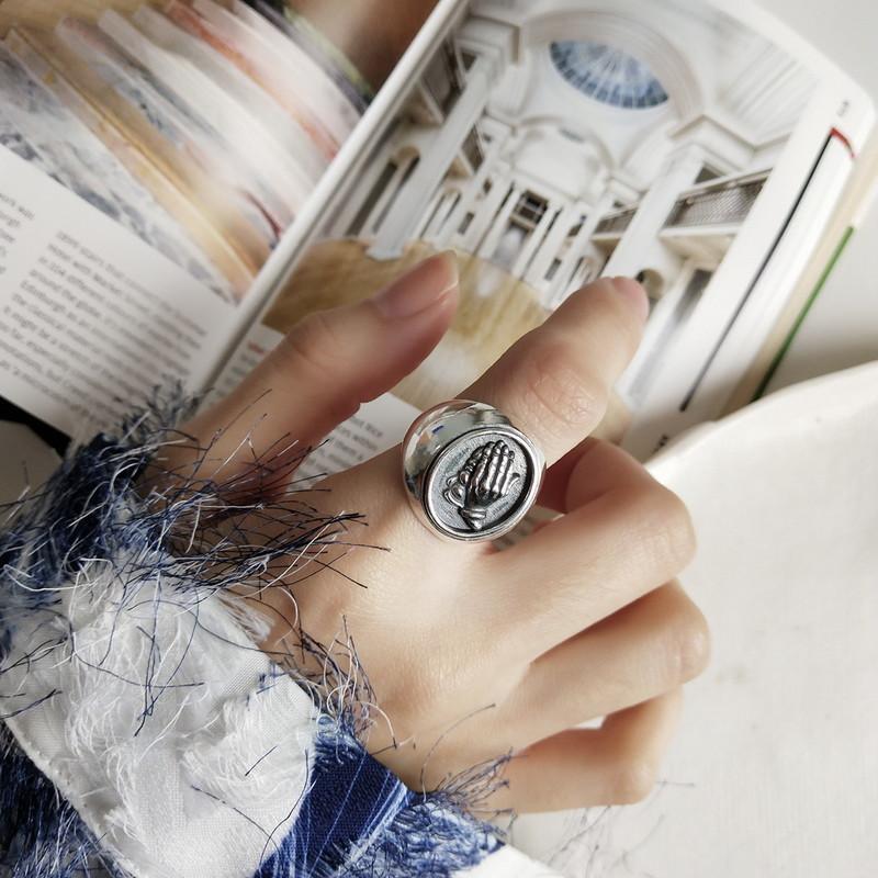 リング 指輪 レディース 女性用 アクセサリー 印台 大きい 大きめ シルバー 幅広 祈り 手 かっこいい おしゃれ カジュアル プレゼント ギフト Zak おとりよせ Com 通販 Yahoo ショッピング