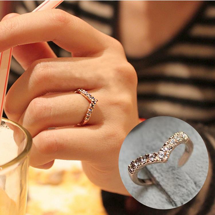 指輪 リング アクセサリー レディース 女性用 ラインストーン V形 ハート形 かわいい おしゃれ ギフト 記念日 誕生日 プレゼント 贈り物 ファッ Zak おとりよせ Com 通販 Yahoo ショッピング