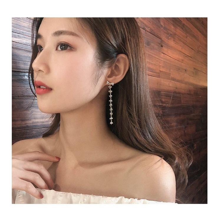 スタッドピアス キャッチピアス ロング ラインストーン リボン レディース アクセサリー クリアカラー おしゃれ きれいめ 上品 可愛い かわいい ガ Zak おとりよせ Com 通販 Yahoo ショッピング