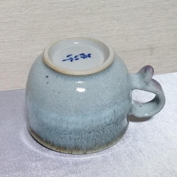 三池焼手作り陶器・フチが茶色っぽく全体が白い丸形マグカップ200cc(白釉フチ鉄丸形マグカップ200cc) |  | 02