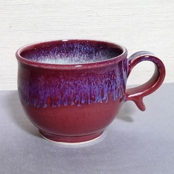 三池焼手作り陶器・流し模様を入れた赤い丸形マグカップ内白220cc(辰砂流し釉丸形マグカップ内白220cc) | 
