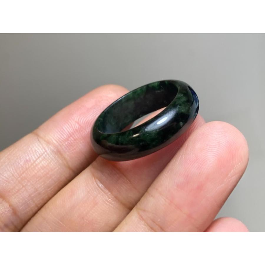 L9-69 一点物 墨緑色 19.5号 ミャンマー産天然 A貨 本翡翠 くりぬき