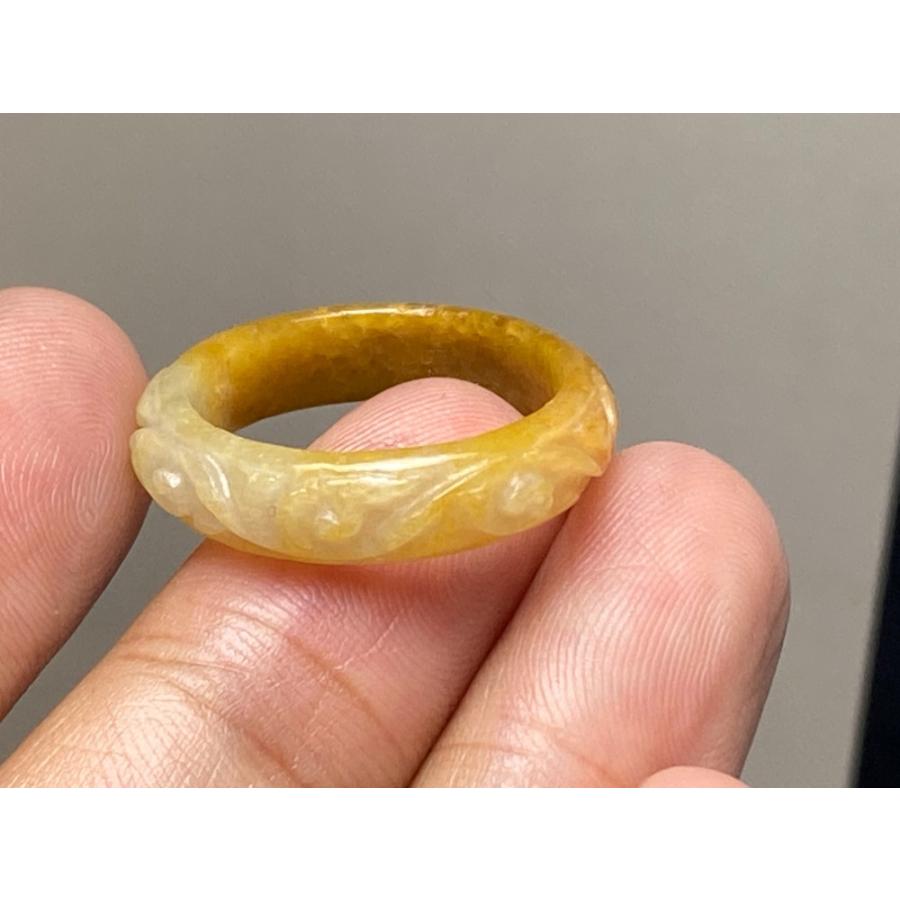 L11-209 氷種 彫花藤草 黄翡翠 16.5号 ミャンマー産 A貨 本翡翠 