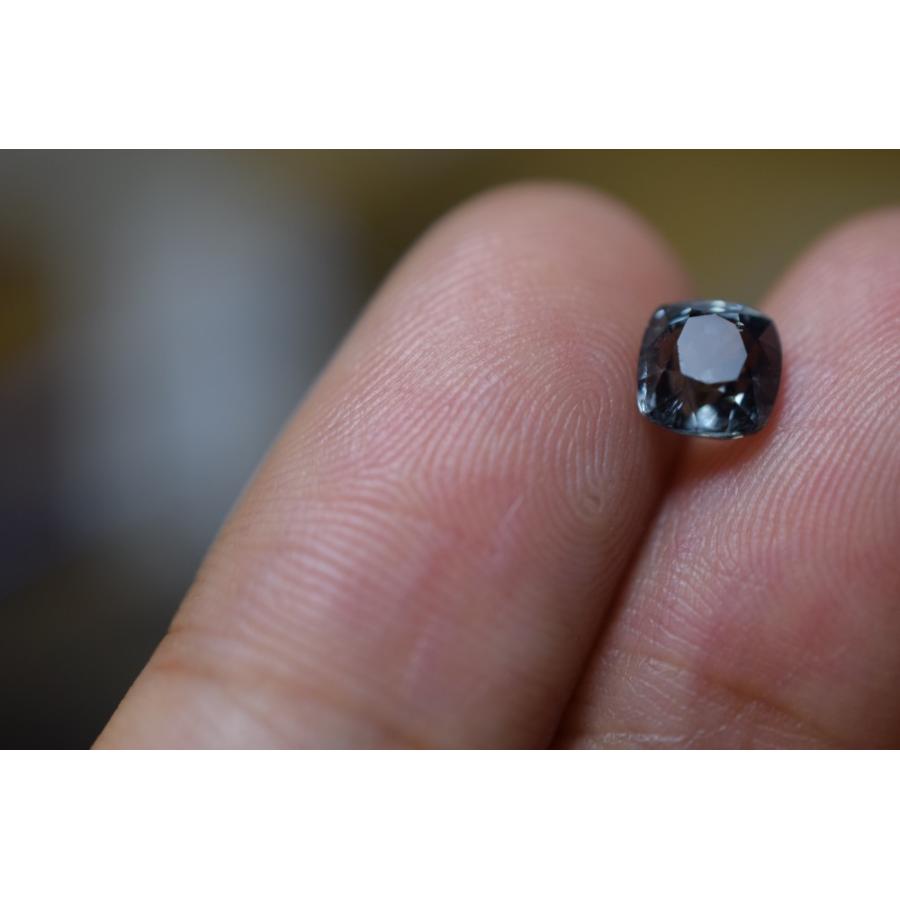 RS11-09 非加熱 宝石質 洗練の高級感金属灰色 スピネル ミャンマー産 ルース 三角