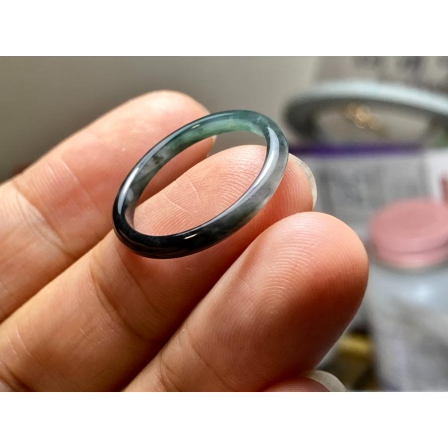 L15-167 細身 氷種 16.5号 黒翡翠 グアテマラ産 A貨 本翡翠 くりぬき