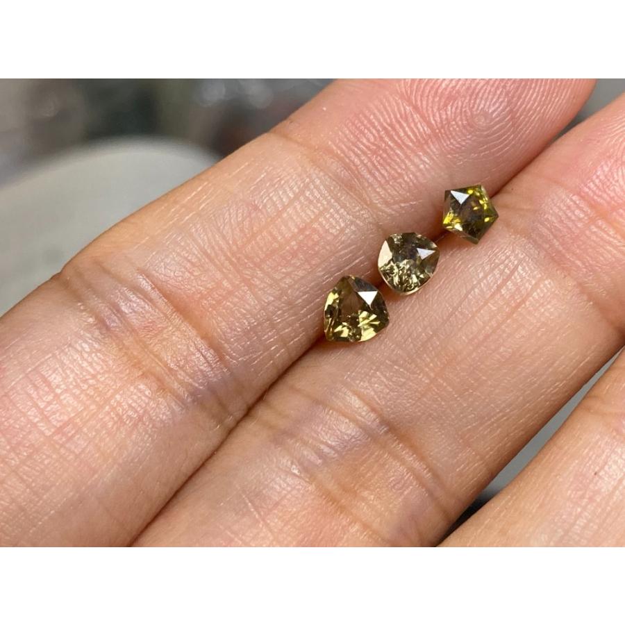 SR12 宝石質 ミャンマー産 天然 イエロー ジルコン 風信子石 ルース 星
