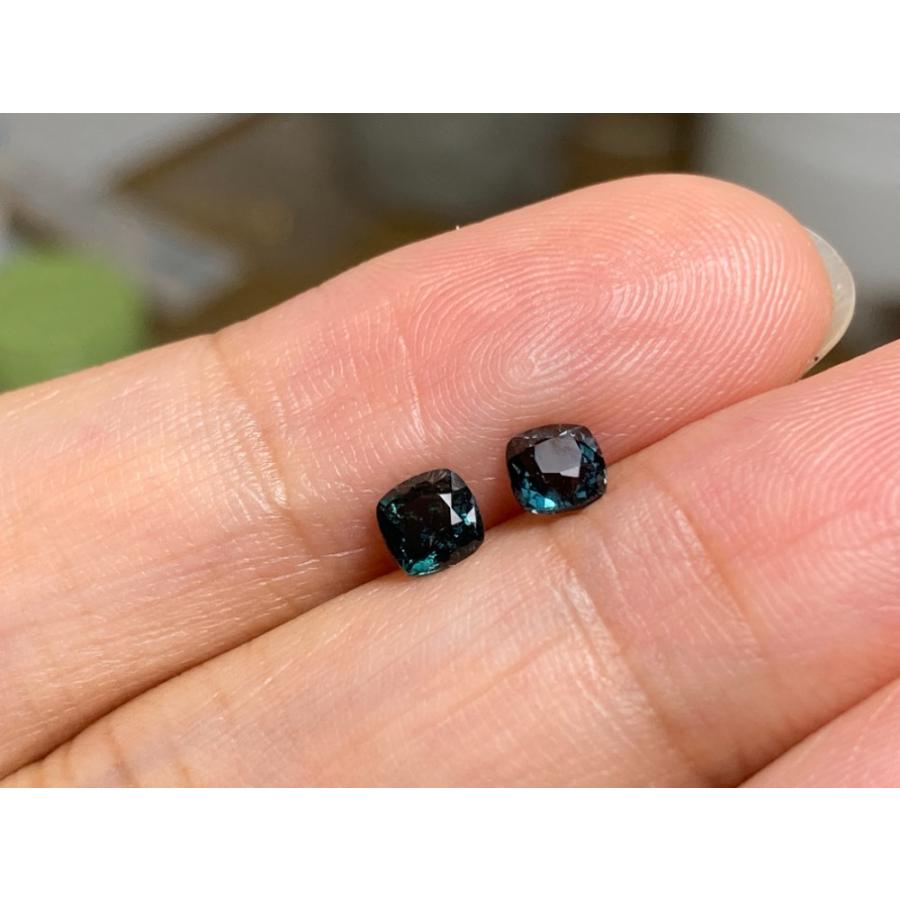 RS4-80 宝石質 珍しい高貴なピーコックブルー 孔雀青 孔雀緑 スピネル  