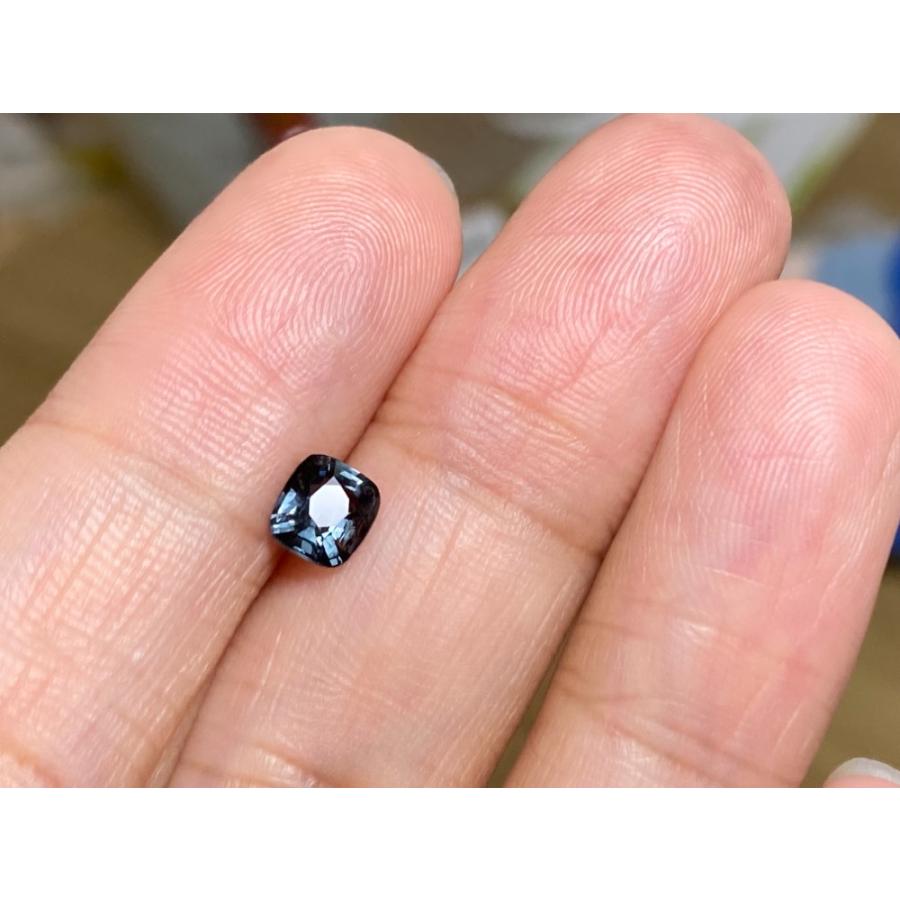 RS4-84 宝石質 高貴な洗練の高級感紺色 スピネル ミャンマー産