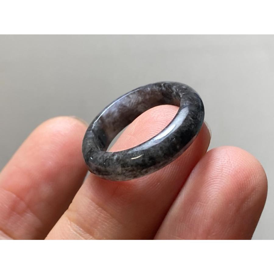 L7-89 黒翡翠 10.5号 ミャンマー産天然 A貨 本翡翠 くりぬき リング