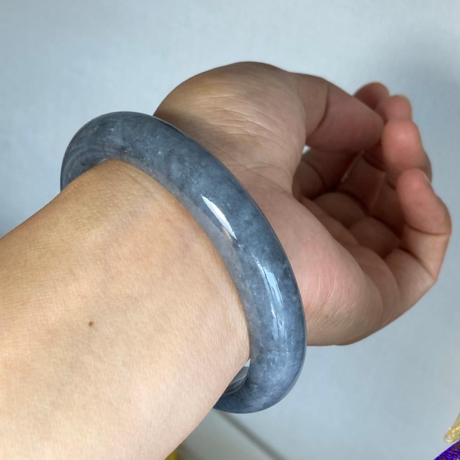 在庫処分セール・鑑別書付・56mm無処理天然ミャンマー産本翡翠・楕円形