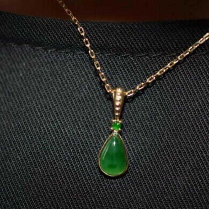 a03 k18金ゴールド 天然 氷種 本翡翠 ミニ 福豆 ネックレス ペンダント