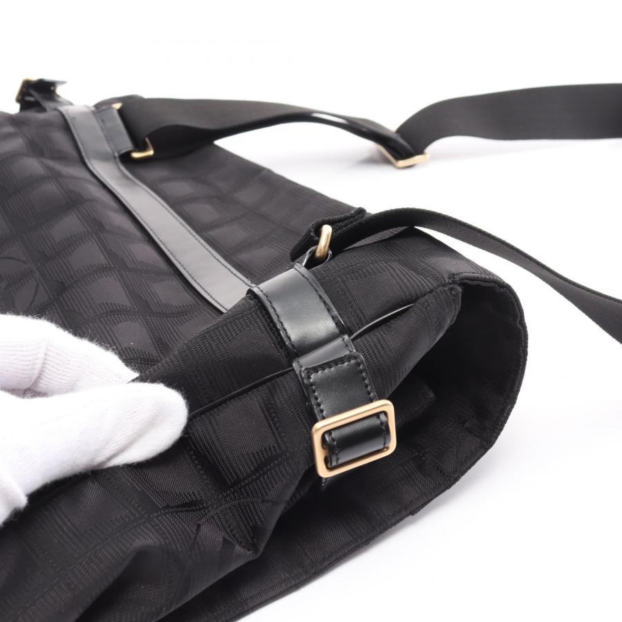 CHANEL（シャネル） ニュートラベルライン ブランドオフ レザー