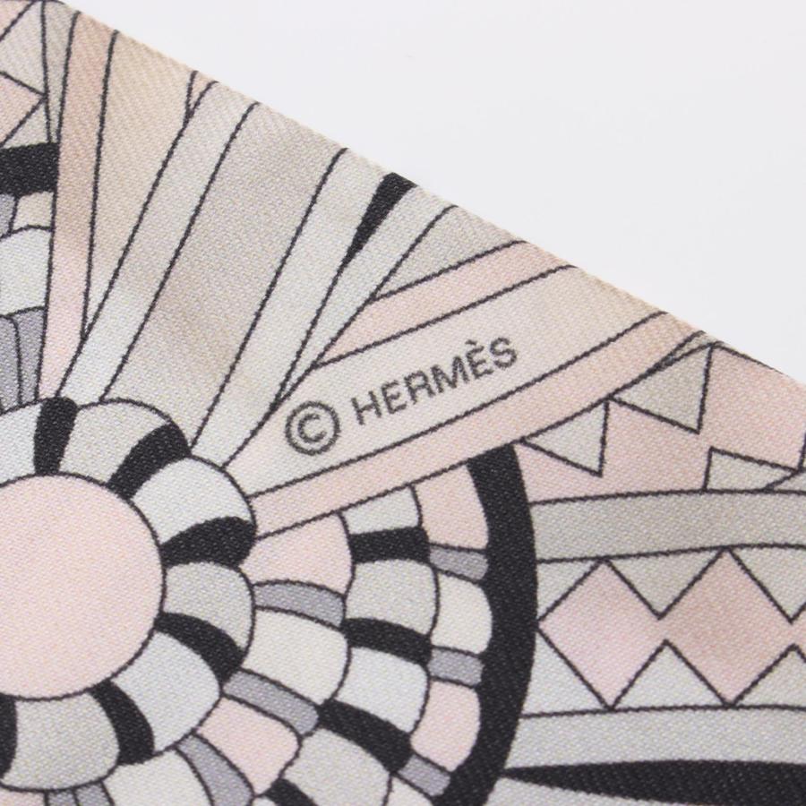 HERMÈS シルクスカーフ LES NŒUDS DU CHEVAL（お値下げ） HERMÈS シルクスカーフ LES NŒUDS DU CHEVAL（お値下げ）