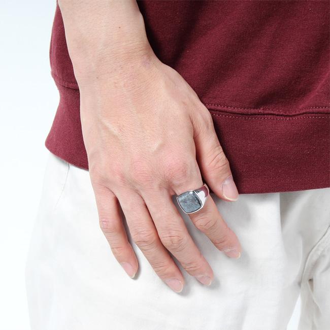 トムウッド TOM WOOD メンズ MENS リング 指輪 CUSHION LARVIKITE RING