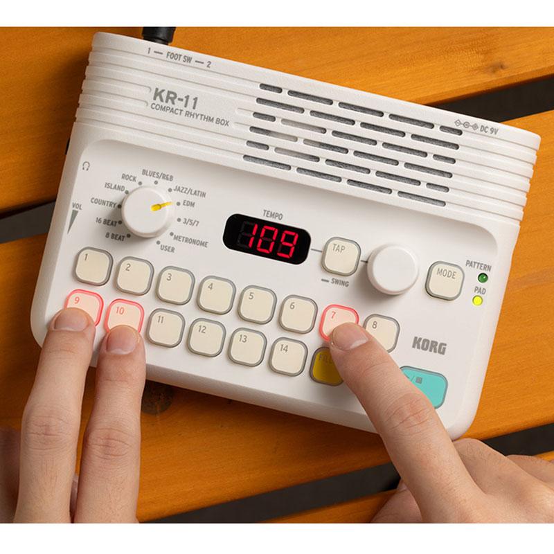 KORG コルグ KR-11 リズムボックス スピーカー内蔵 + 純正AC KORG コルグ KR-11 リズムボックス スピーカー内蔵 + 純正AC