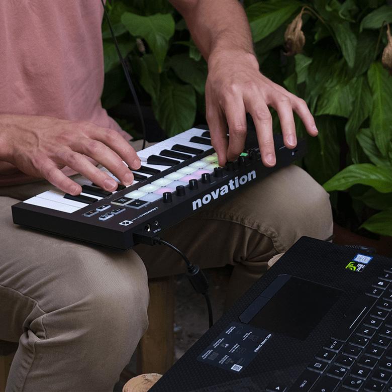 Novation LAUNCHKEY MINI MK3 ノヴェーション MIDIキーボード（25鍵盤 