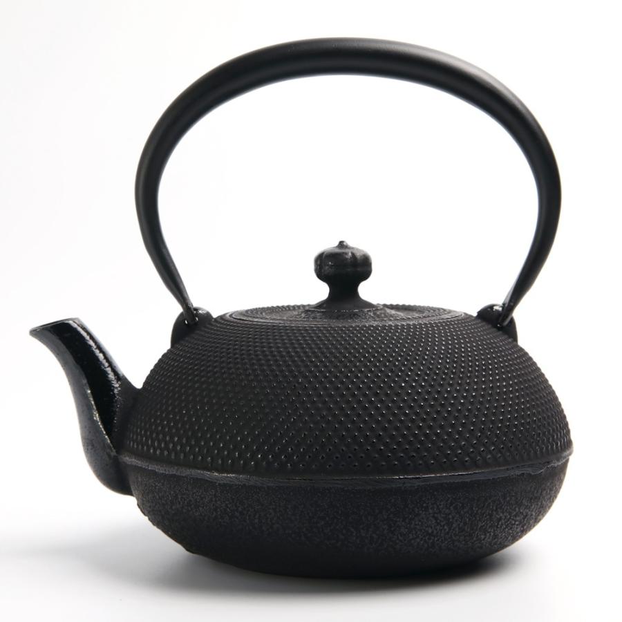 鉄瓶と瓶敷セット 南部鉄器 鉄瓶 1.2L 姥口 及春 あられ・老松 :fk-45895440365:京都匙亀 - 通販 - Yahoo!ショッピング 鉄瓶と瓶敷セット 南部鉄器 鉄瓶 1.2L 姥口 及春 あられ・老松 :fk-45895440365:京都匙亀 - 通販 - Yahoo!ショッピング