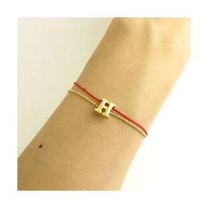 ブレスレット イニシャルゴールドチャーム付き カラフル紐＆ゴールド