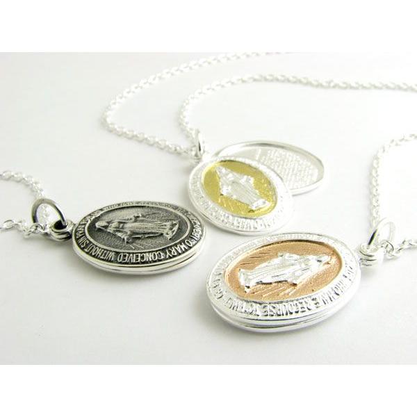 1111　メダイ２つ ペンダントトップ マリアメダイ 2重に重なるマリアレリーフ シルバー