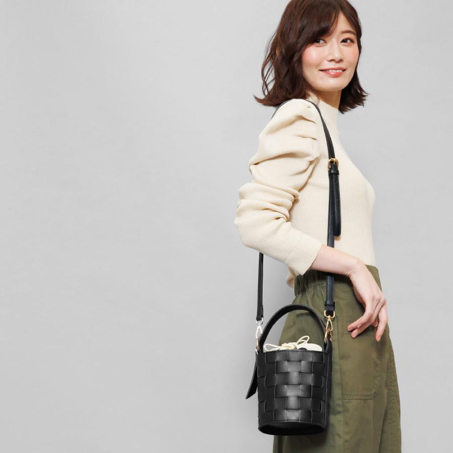 【期間限定お値下げ】A VACATION 編み込みバケツ型ハンドバッグ ブラック A VACATION 編み込みバケツ型ハンドバッグ ブラック バケツ型