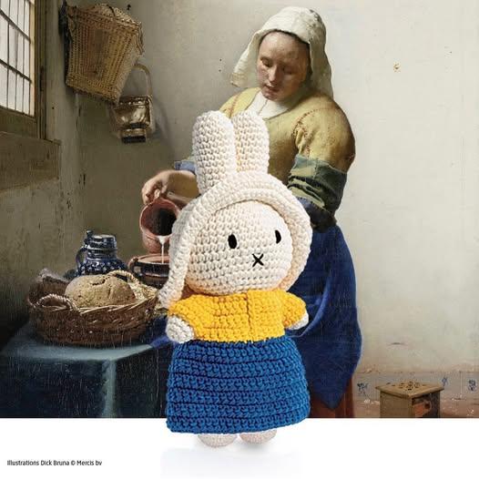 Just Dutch Miffy ミッフィー フェルメール milkmaid 牛乳を注ぐ女 編みぐるみ ぬいぐるみ オランダ ハンドメイド オーガニックコットン |  | 02