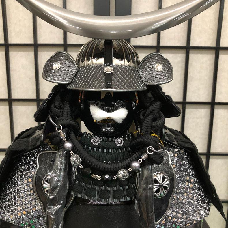 甲冑師 翠鳳作 仁 -jin- 伊達弦月鎧飾り 黒 収納式 鎧飾り 10号 甲冑師 翠鳳作 仁 -jin- 伊達弦月鎧飾り 黒 収納式 鎧飾り 10号