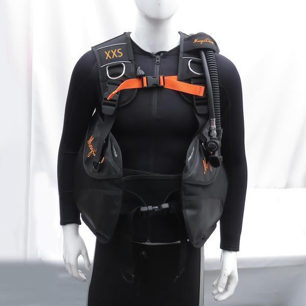 【正規品】 AqualungジャケットスタイルのスキューバダイビングBCD、統合ポケット浮力補償装置ファストロック、初心者向けのブラックインフレーション 【3040413835】(16730円)