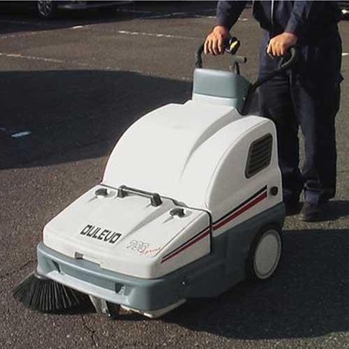 バッテリー式 自走スイーパー 700EHJ (清掃幅500〜700mm) : ミナト