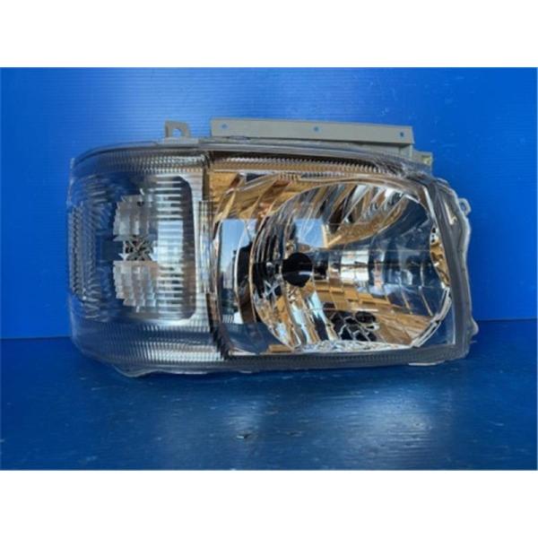 ハイエース バン用 200系 右ヘッドライト 社外 新品  [81110-26390] [81110-26470] 管:421